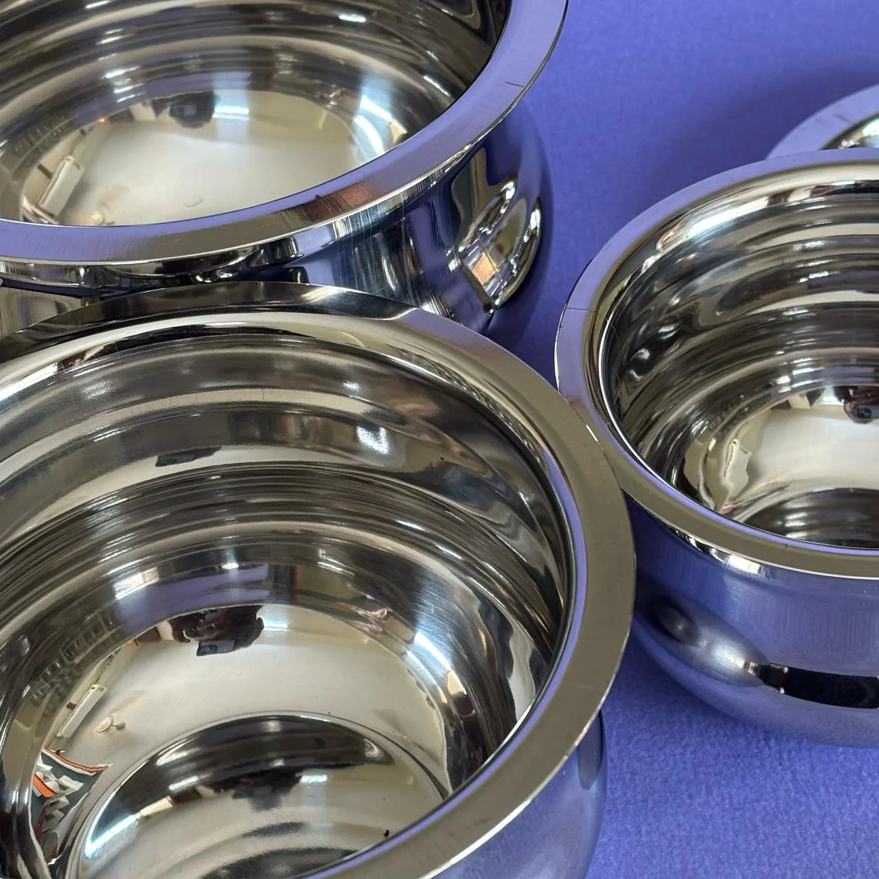 Karaikudi Tomato Serving Bowl with lid Set of 3 - Image 3